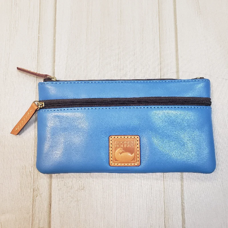 Clutch Designer By Dooney And Bourke  Size: Small