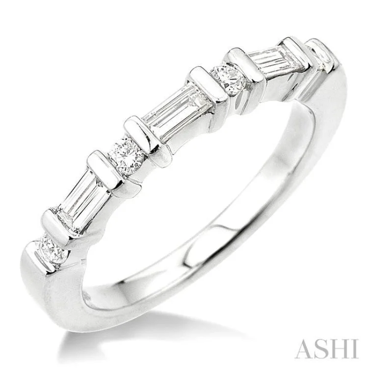 1/2 Ctw Baguette and Round Cut Diamond Wedding Band in 14K White Gold