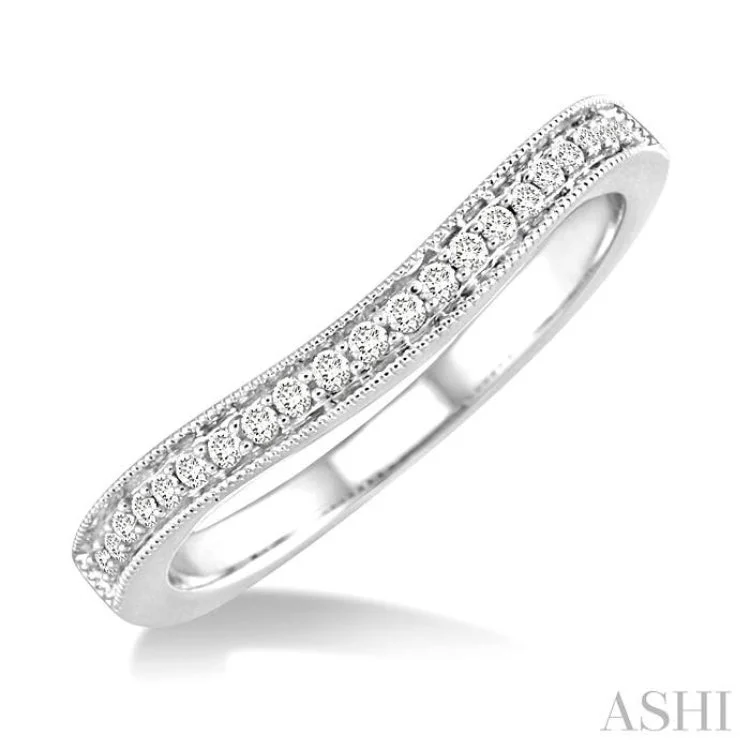 1/4 Ctw Round Cut Diamond 'V' Shape Band in 14K White Gold