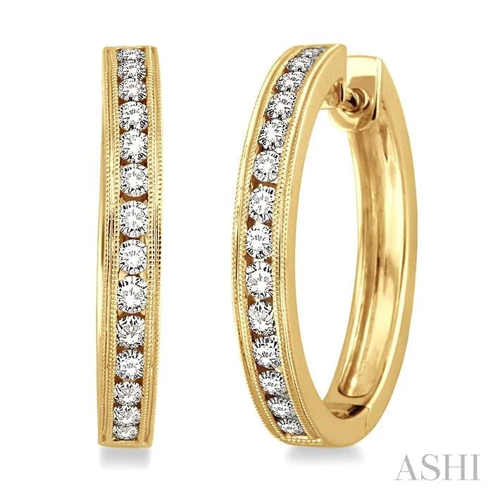 1/2 Ctw Round Cut Diamond Hoop Earrings in 14K Yellow Gold