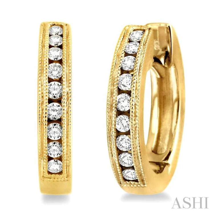 1/4 Ctw Round Cut Diamond Hoop Earrings in 14K Yellow Gold