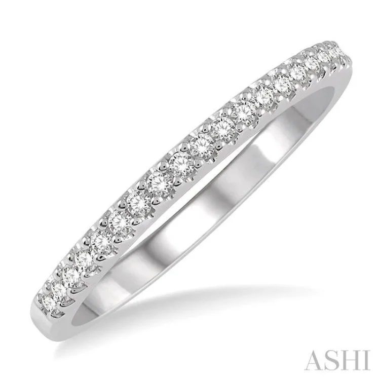 1/5 Ctw Round Cut Diamond Wedding Band in 14K White Gold