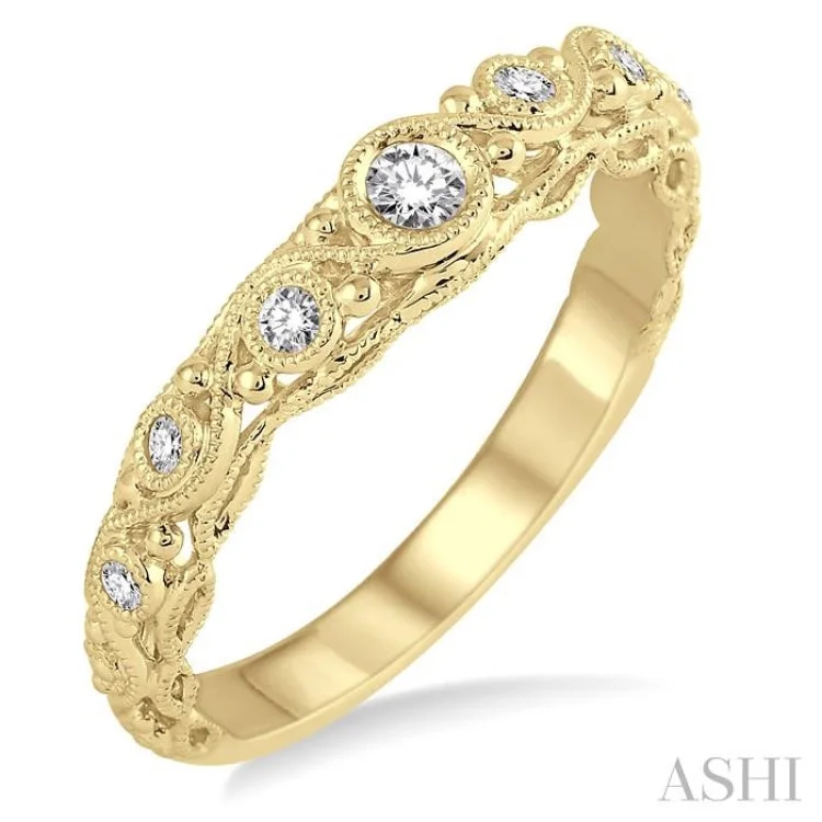 1/6 Ctw Round Cut Diamond Wedding Band in 14K Yellow Gold