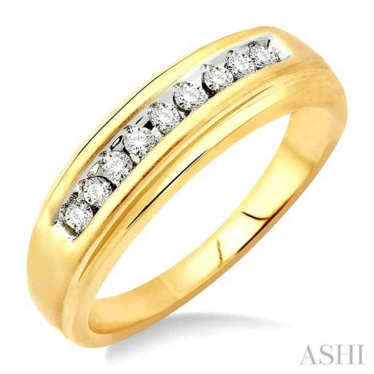 1/6 Ctw Round Diamond Women's Ring in 14K Yellow Gold