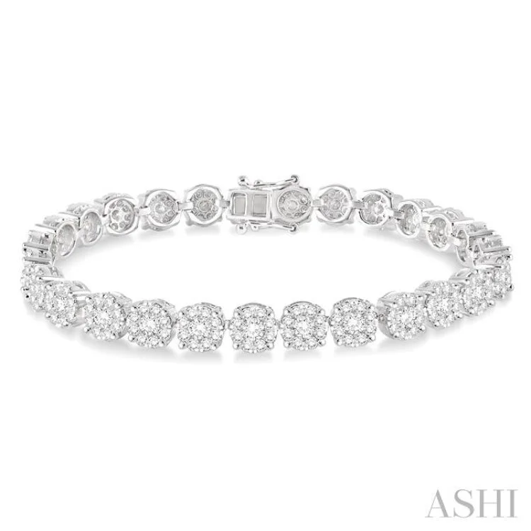 7 Ctw Round Cut Diamond Lovebright Bracelet in 14K White Gold